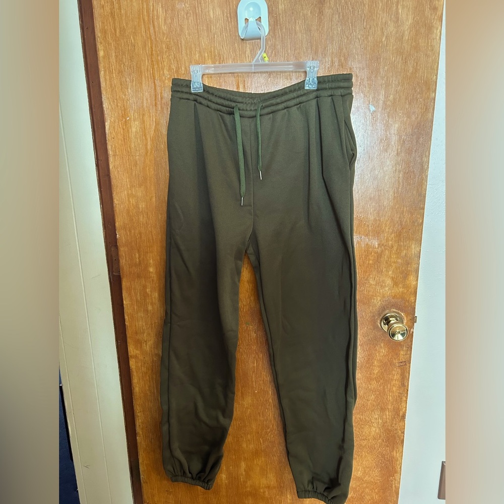 Women’s loose fit sweatpants, wide legs